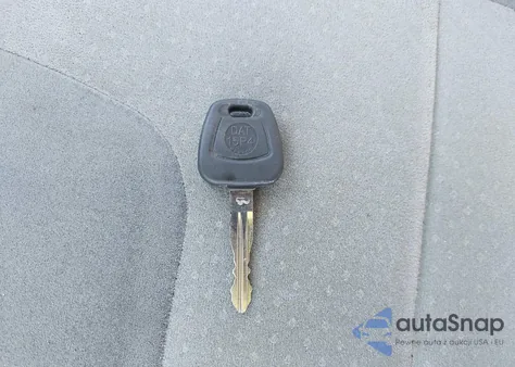 2009 Nissan Sentra 2.0 from USA, damaged, VIN 3N1AB61E79L610430